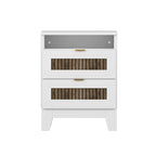 Ensemble de chambre à coucher 4 pièces : lit plateforme de style campagnard, table de chevet et commode avec poignées en métal