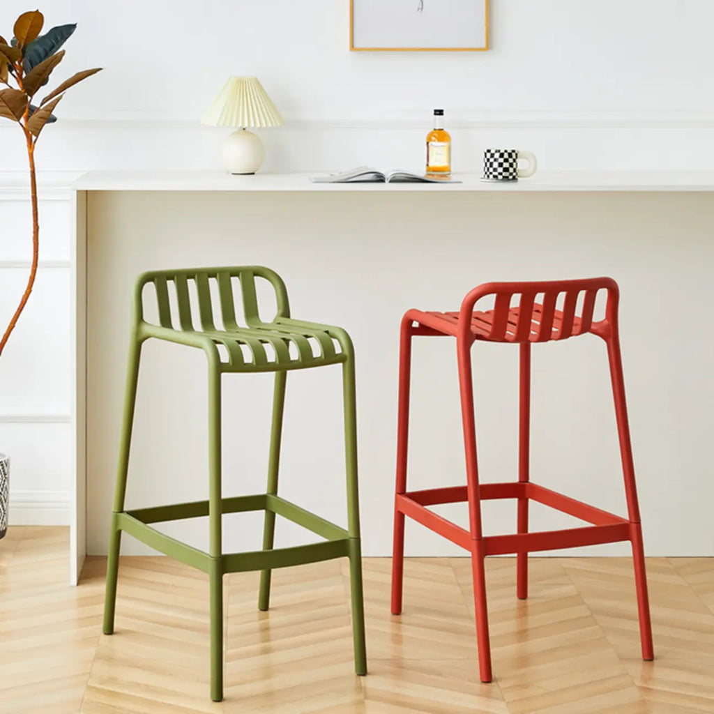 Tabouret de bar minimaliste en plastique pour intérieur et extérieur