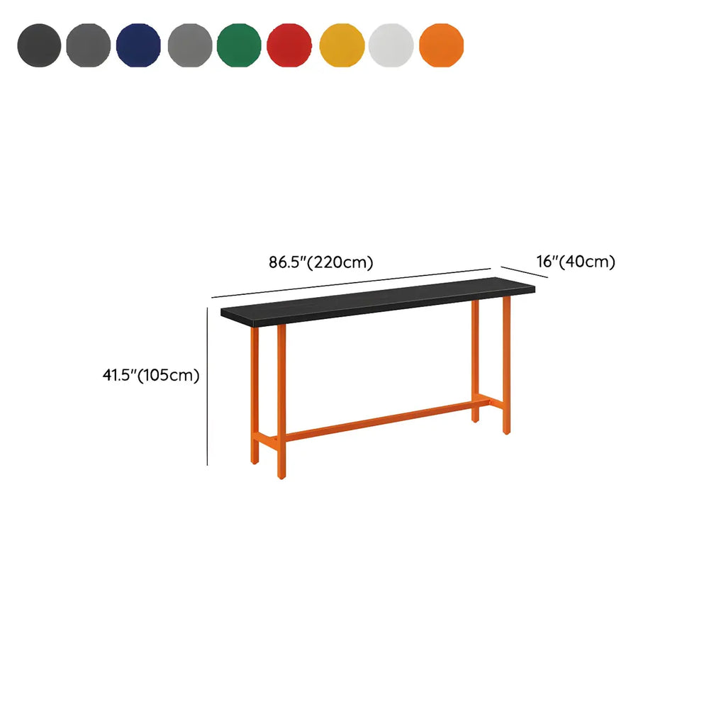 Table de bar industrielle avec plateau en bois noir et piètement en métal