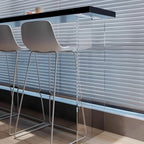 Table de bar minimaliste en bois noir avec base transparente pour cuisine/salle à manger