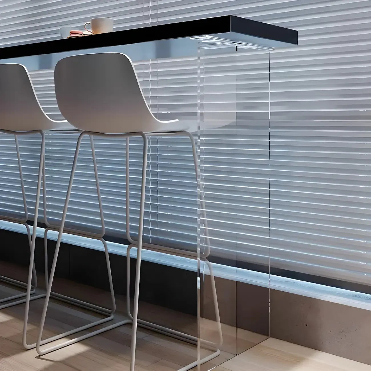 Table de bar minimaliste en bois noir avec base transparente pour cuisine/salle à manger