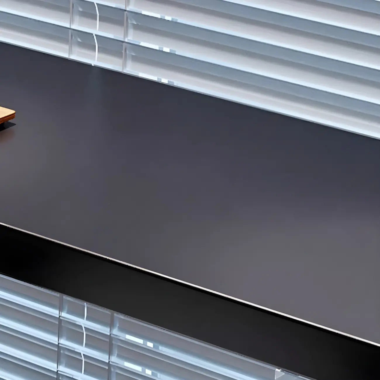 Table de bar minimaliste en bois noir avec base transparente pour cuisine/salle à manger
