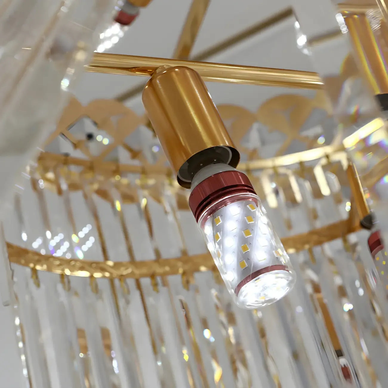 Luxueux lustre à cristaux LED en spirale à plusieurs niveaux