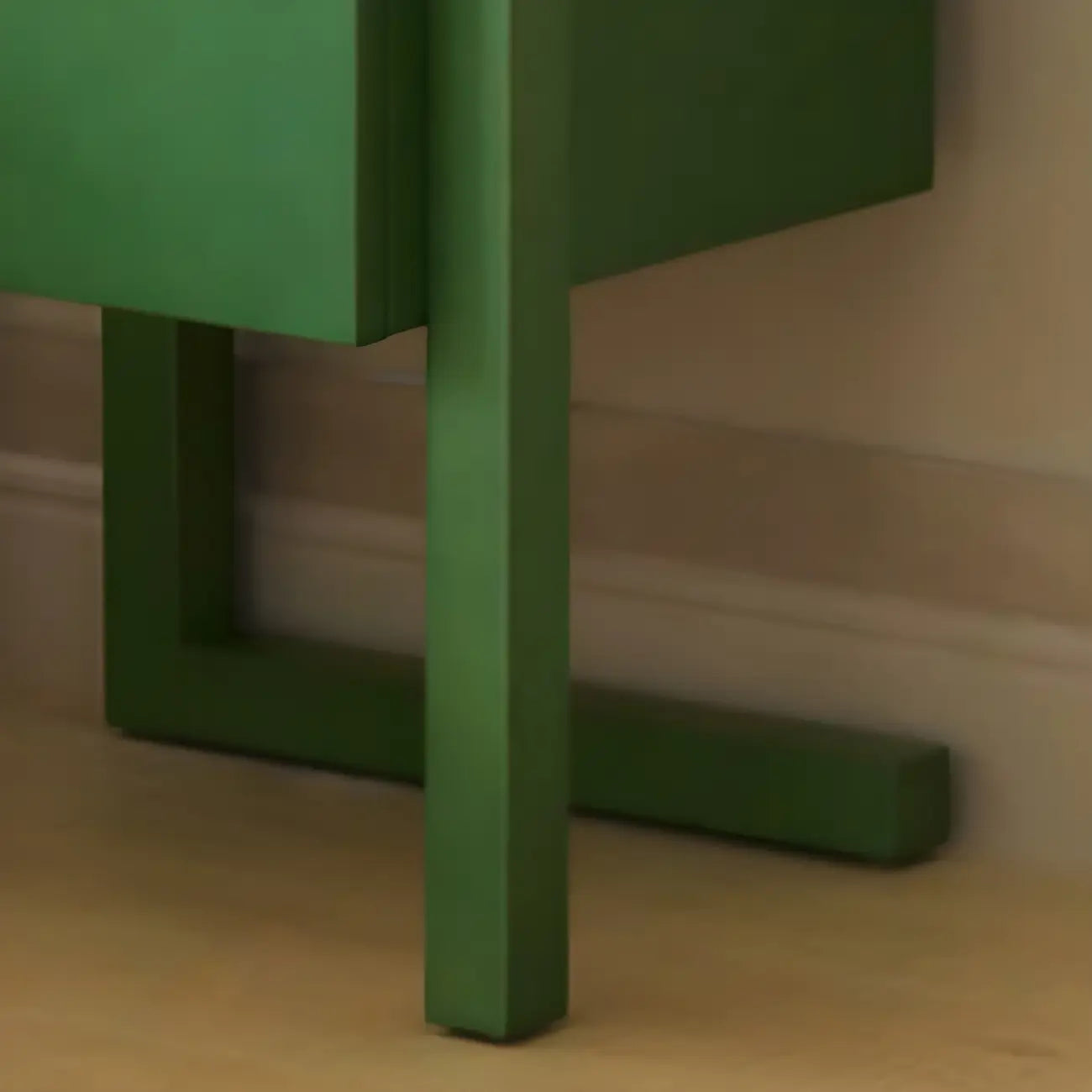 Table de chevet étroite en bois vert à 1 tiroir