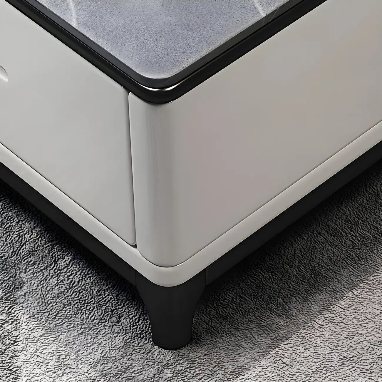 Mobile TV grigio moderno con ripiano aperto e ripiano in marmo, con contenitore