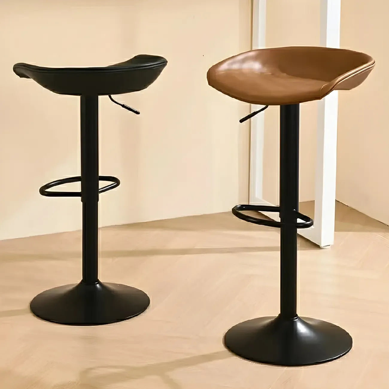 Tabouret de bar pivotant et réglable en cuir noir moderne