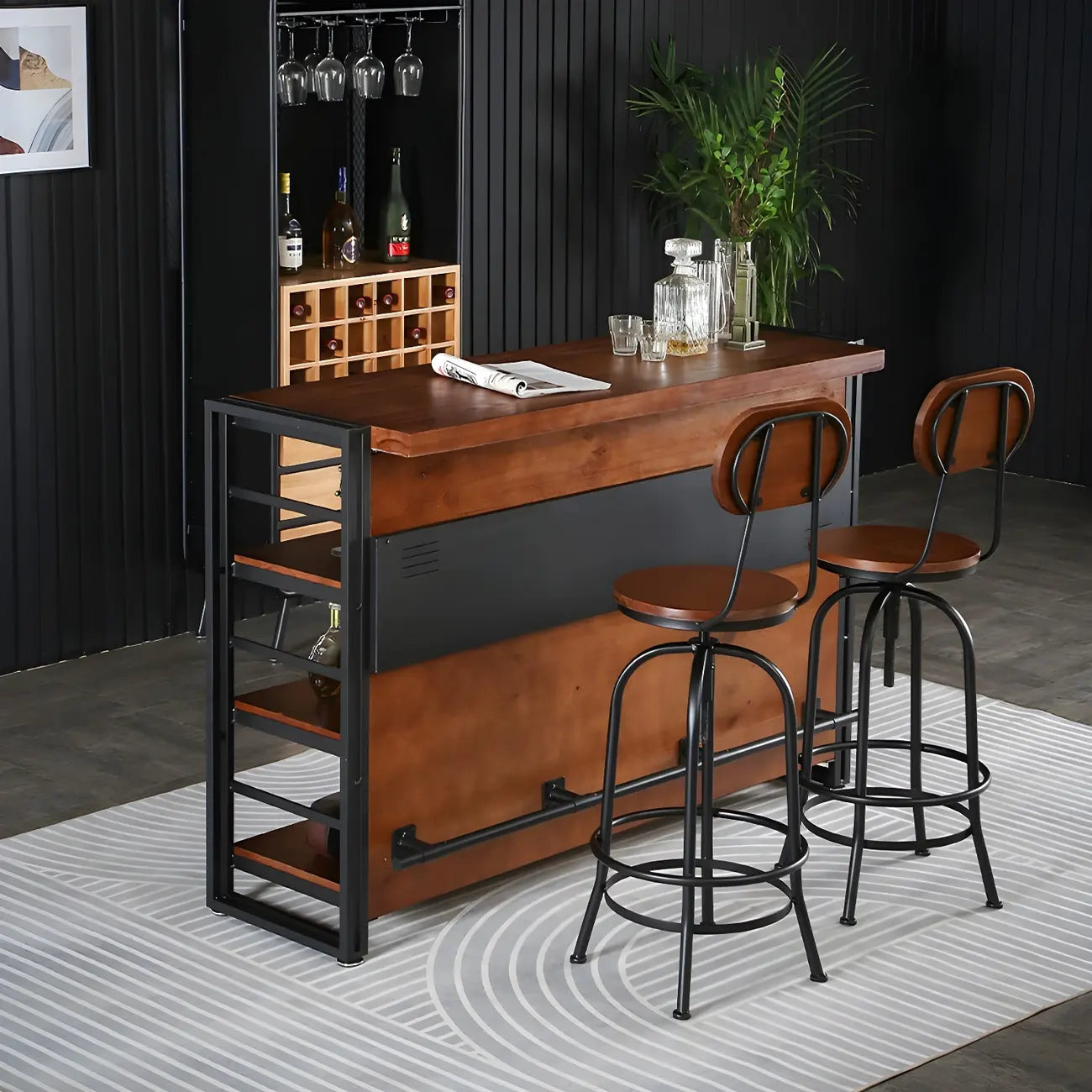 Tables de bar industrielles en bois brun et métal avec étagères de rangement