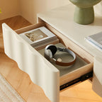 Meuble TV contemporain en bois blanc à motif vague flottante avec tiroirs
