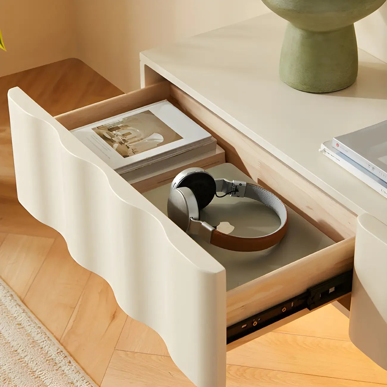 Meuble TV contemporain en bois blanc à motif vague flottante avec tiroirs