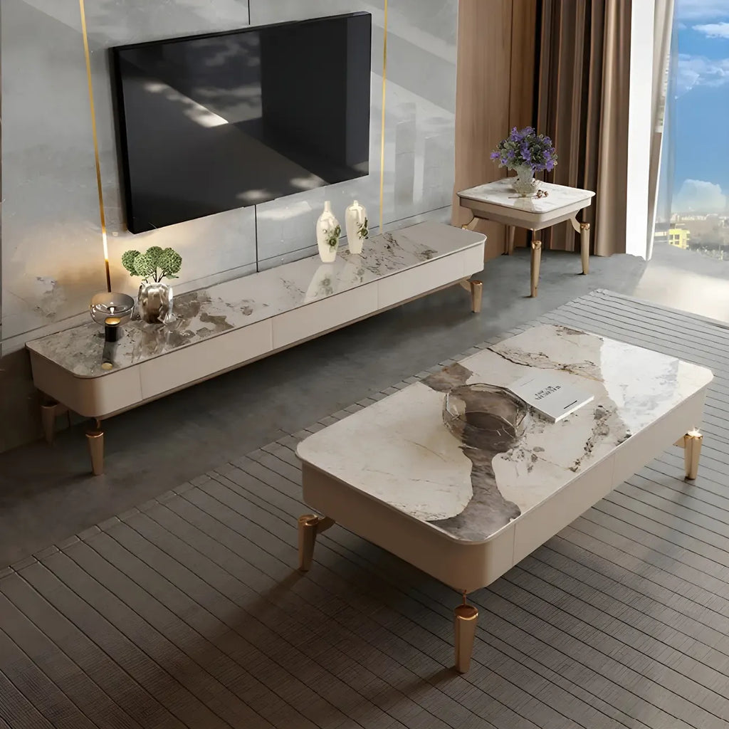 Meuble TV de luxe avec plateau en pierre blanche et pieds dorés, intégrant un espace de rangement