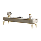Meuble TV de luxe avec plateau en pierre blanche et pieds dorés, intégrant un espace de rangement