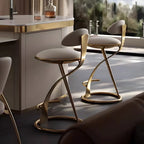 Tabouret de bar luxueux avec structure en métal doré et élégant cuir beige