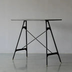 Tables de bar industrielles légères en bois noir et métal imitation bois