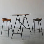 Tables de bar industrielles légères en bois noir et métal imitation bois
