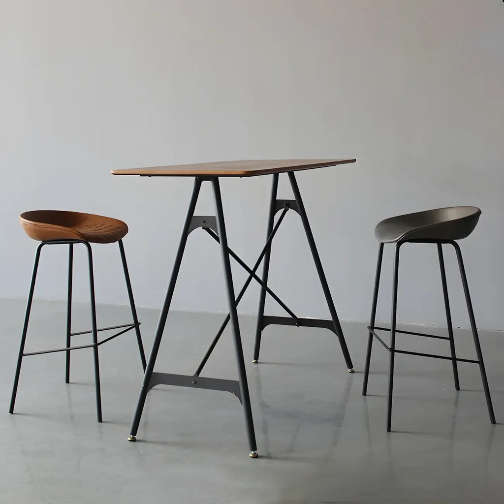 Tables de bar industrielles légères en bois noir et métal imitation bois