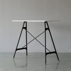 Tables de bar industrielles légères en bois noir et métal imitation bois
