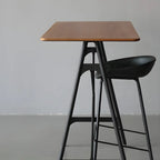 Tables de bar industrielles légères en bois noir et métal imitation bois