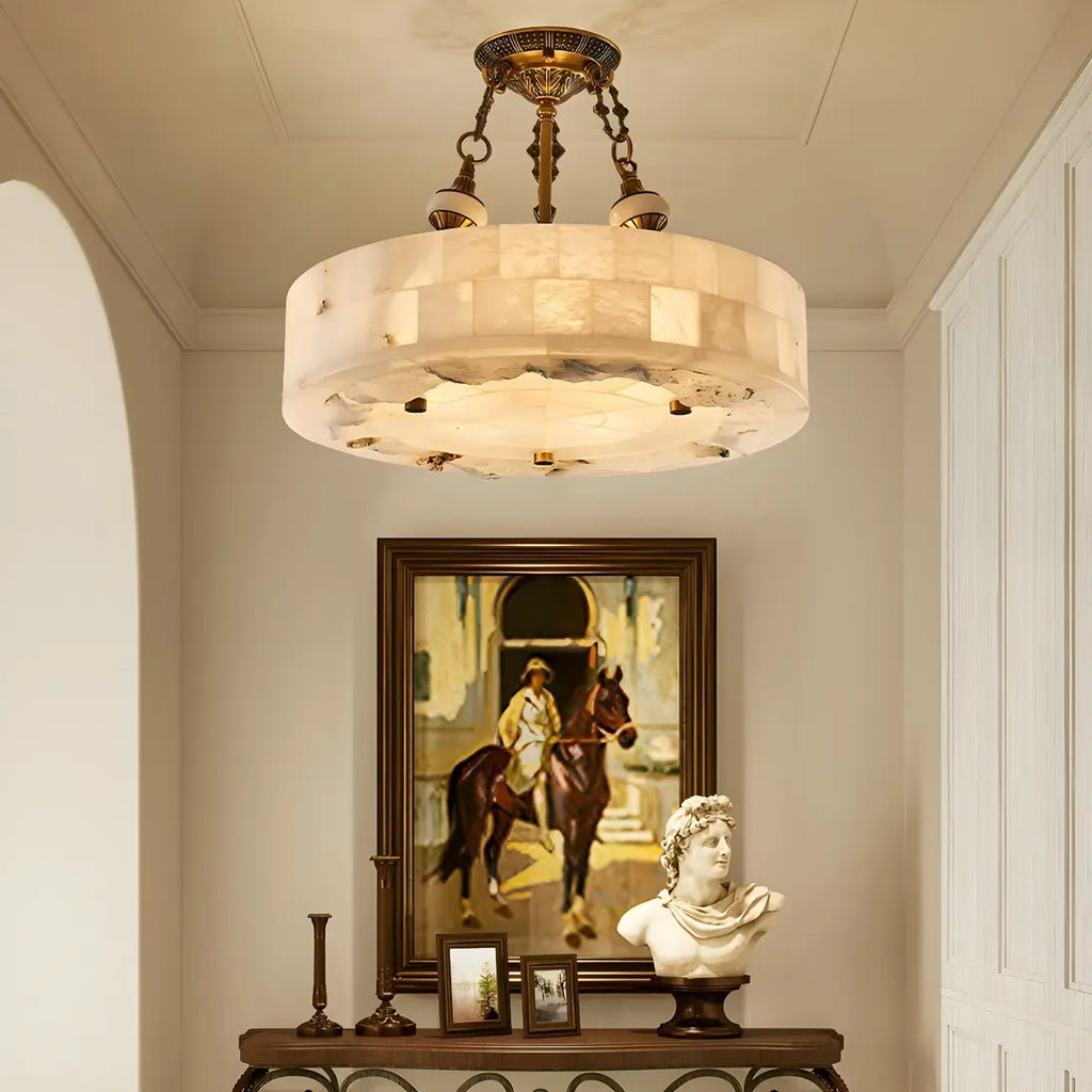 Luxueux lustre cylindrique en albâtre doré