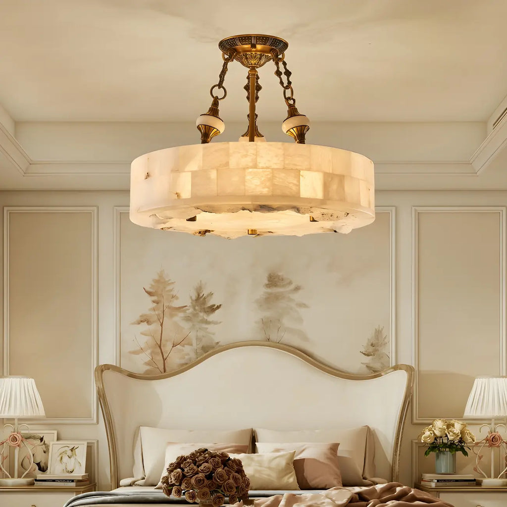 Luxueux lustre cylindrique en albâtre doré