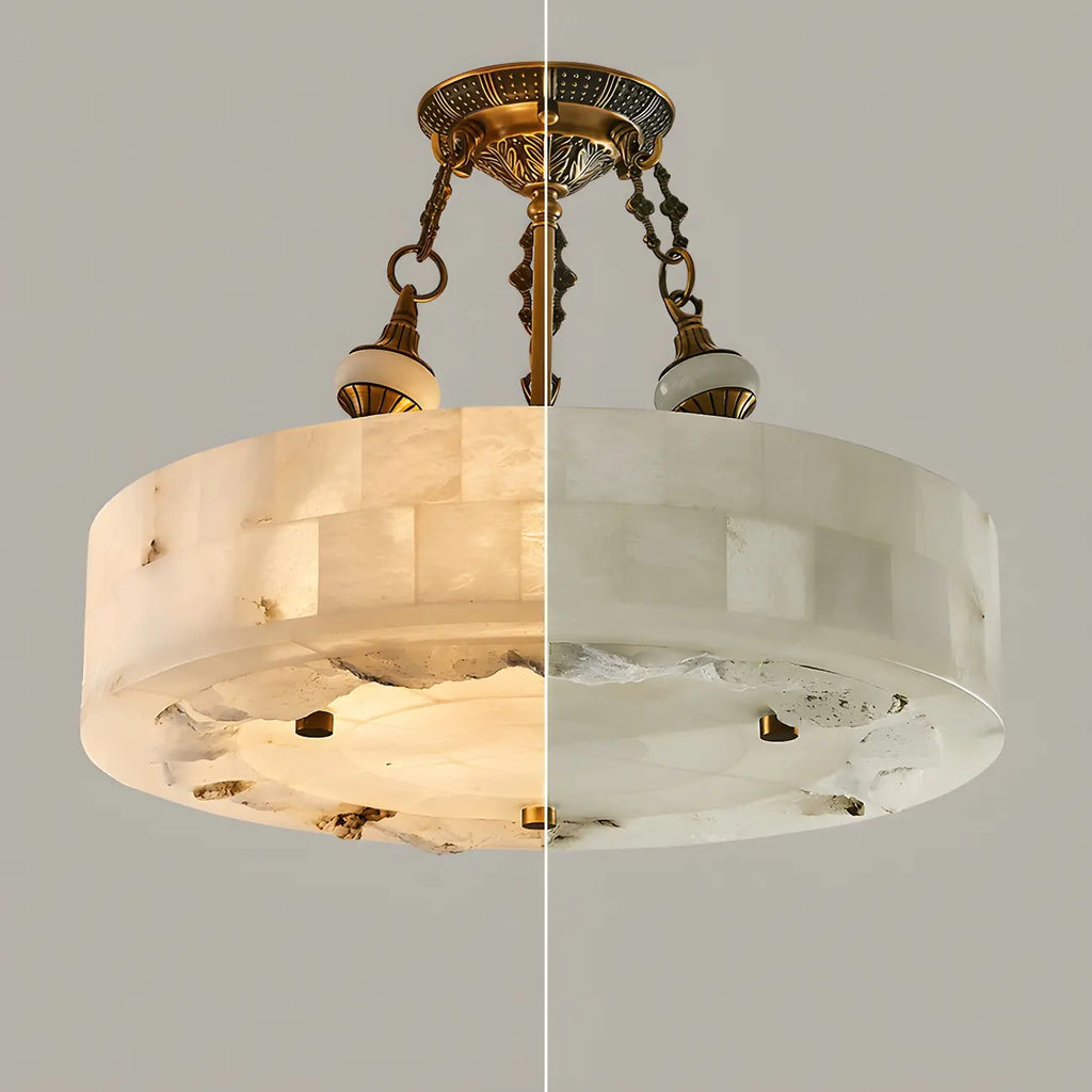 Luxueux lustre cylindrique en albâtre doré