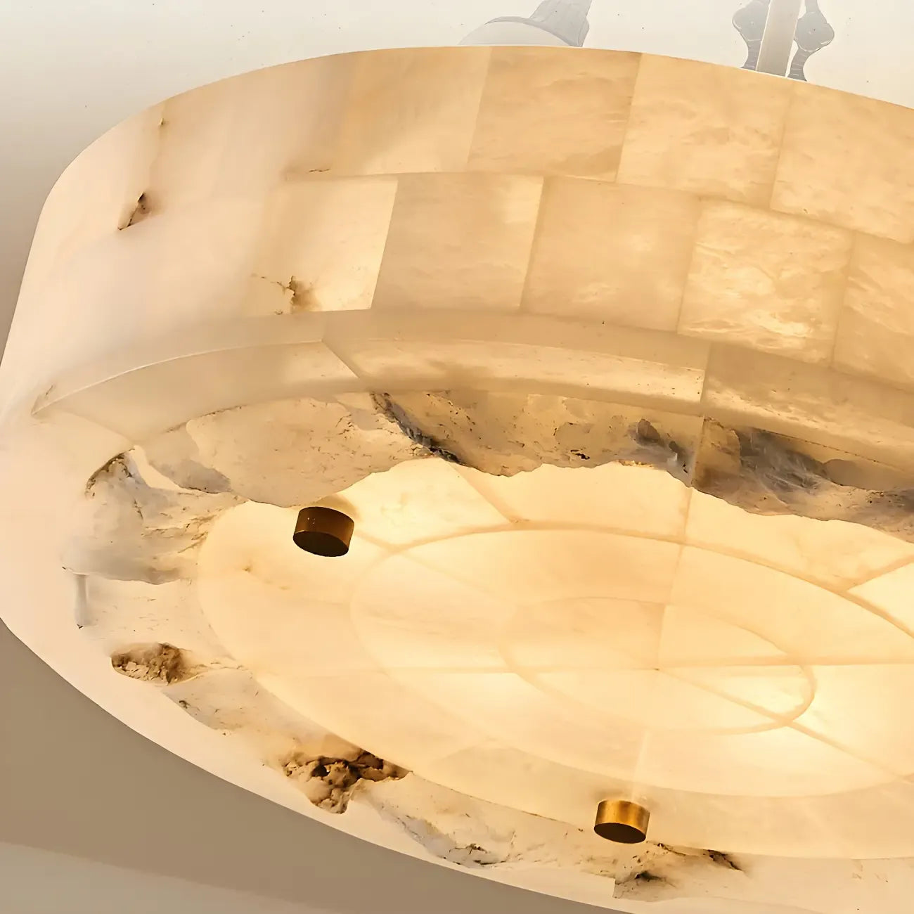 Luxueux lustre cylindrique en albâtre doré