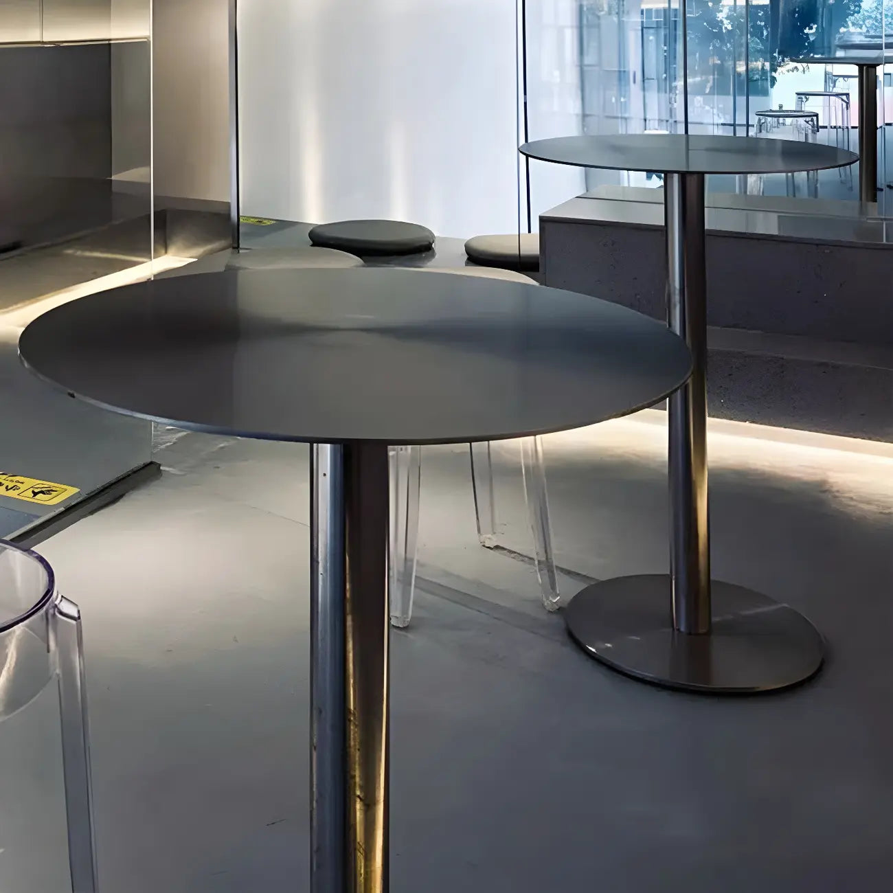 Tables de bar rondes sur pied en métal argenté de style industriel