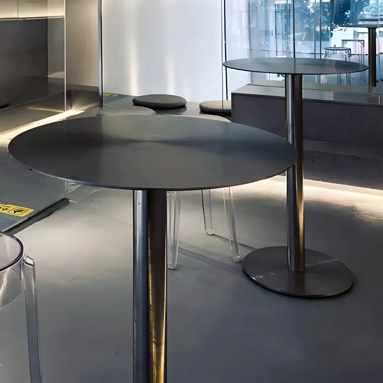 Tables de bar rondes sur pied en métal argenté de style industriel