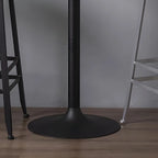 Tables de bar industrielles en bois brun et métal sur pied