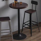 Tables de bar industrielles en bois brun et métal sur pied