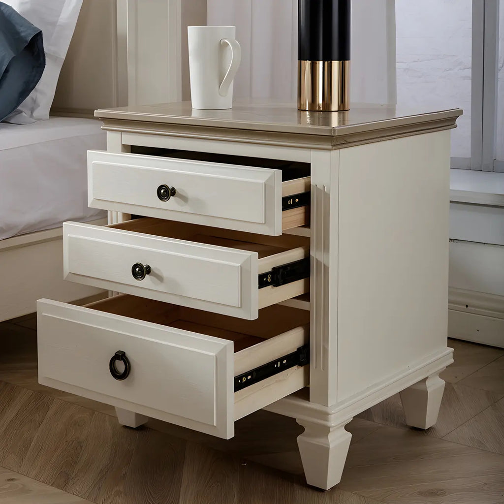 Table de chevet standard à 3 tiroirs en chêne beige