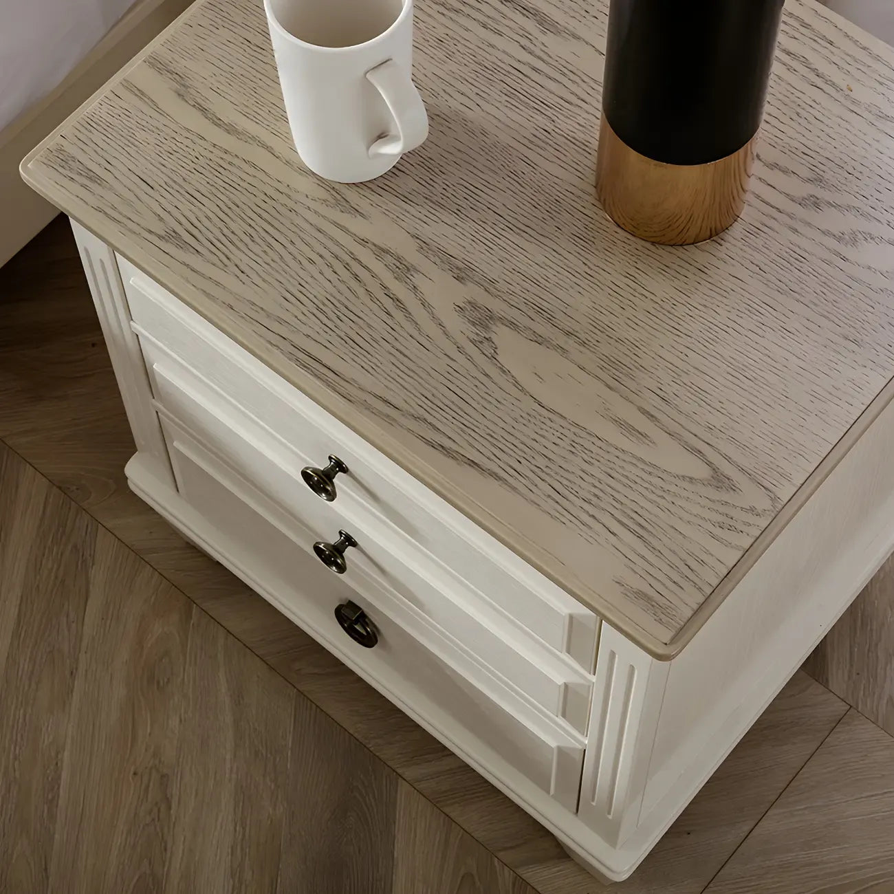Table de chevet standard à 3 tiroirs en chêne beige