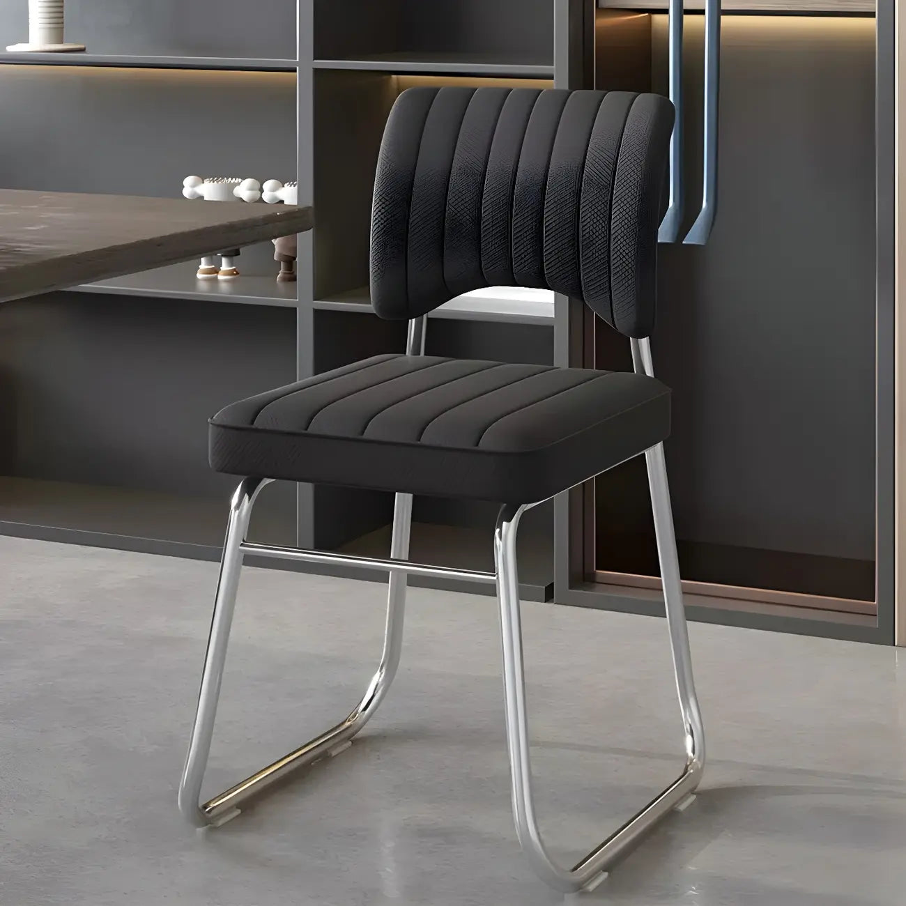 Sedia da ufficio moderna in acciaio nero con rivestimento in pelle