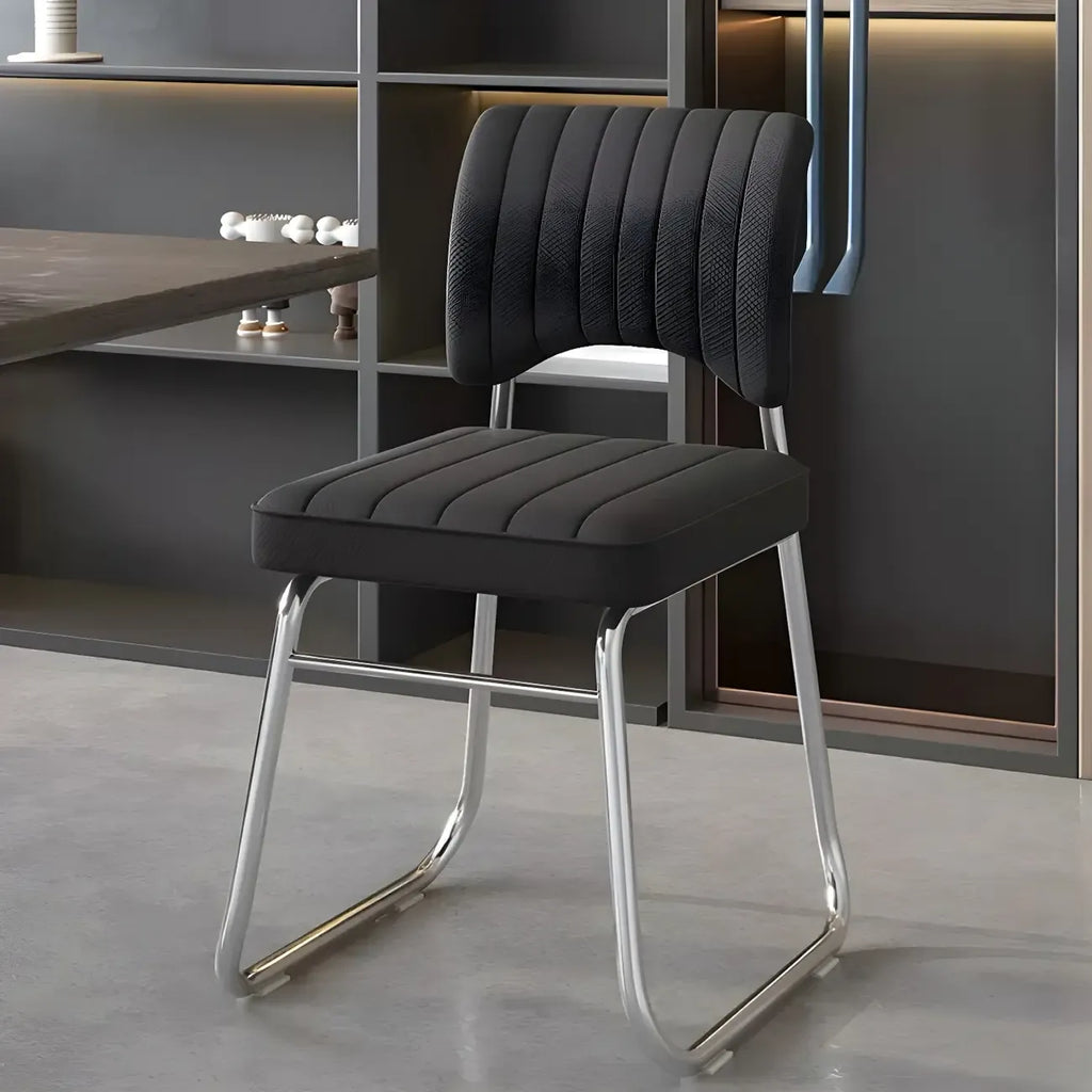 Sedia da ufficio moderna in acciaio nero con rivestimento in pelle