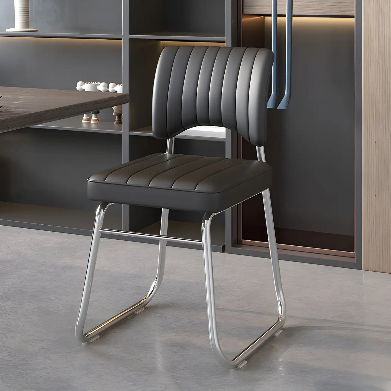 Sedia da ufficio moderna in acciaio nero con rivestimento in pelle