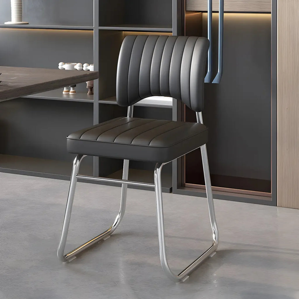 Sedia da ufficio moderna in acciaio nero con rivestimento in pelle