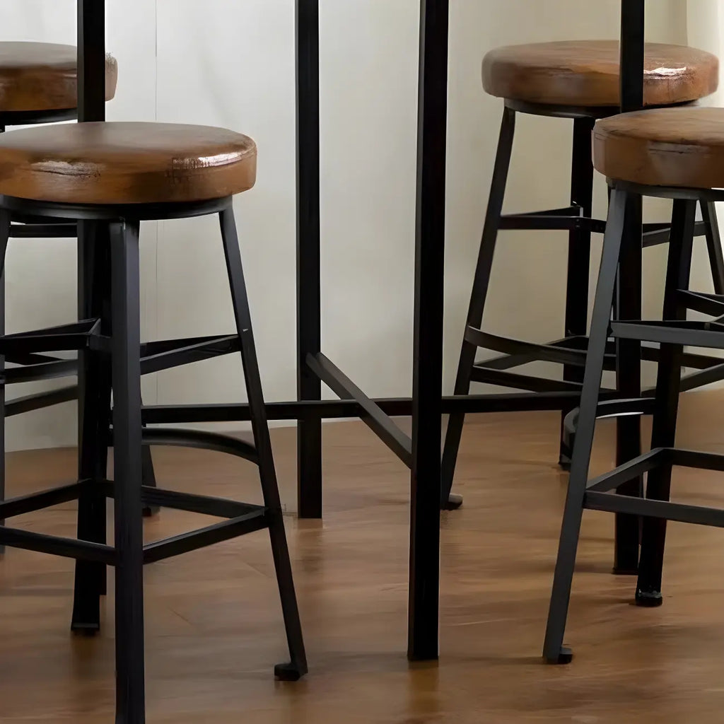 Tables de bar carrées industrielles en pin brun avec tréteaux en métal
