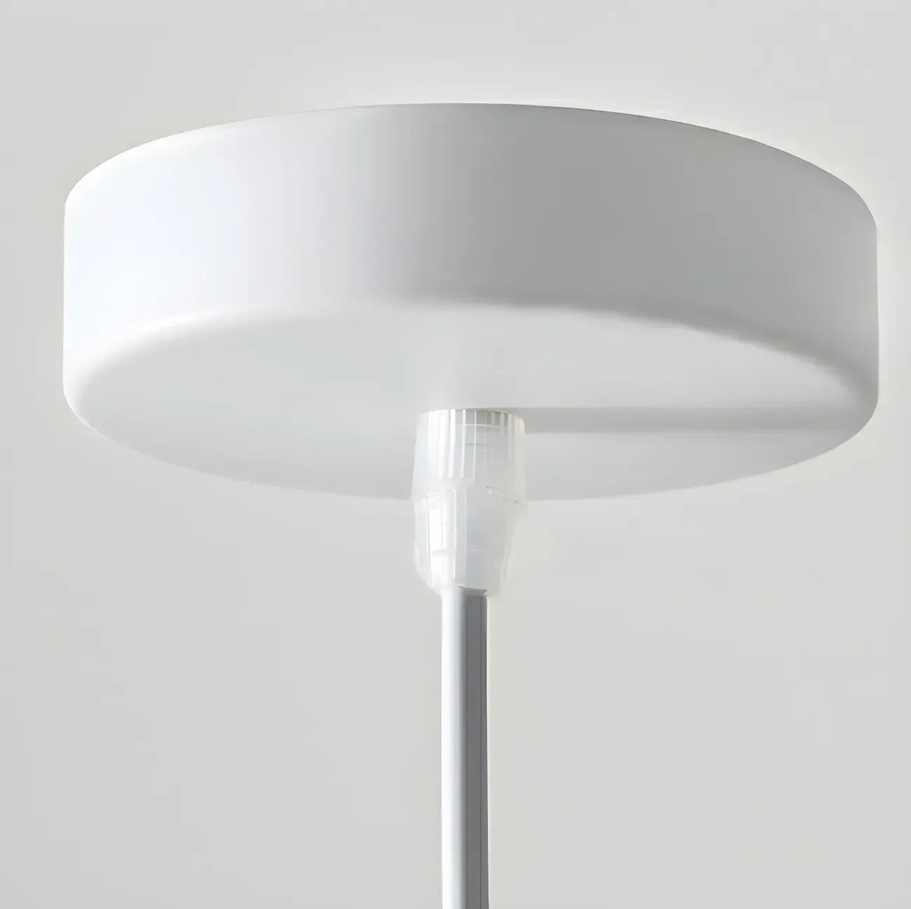 Lampadario a sospensione a cupola in resina bianca stile Art Déco moderno