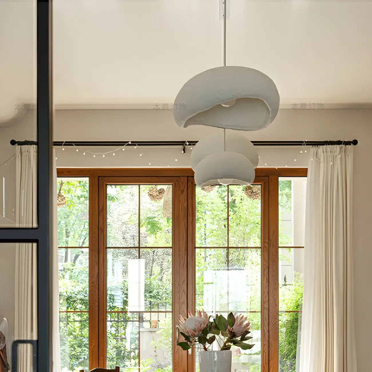 Lampadario a sospensione a cupola in resina bianca stile Art Déco moderno