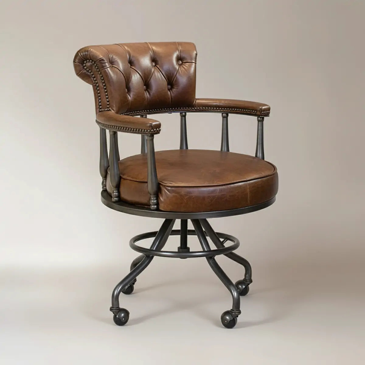 Fauteuil de bureau Chesterfield noir en cuir antique