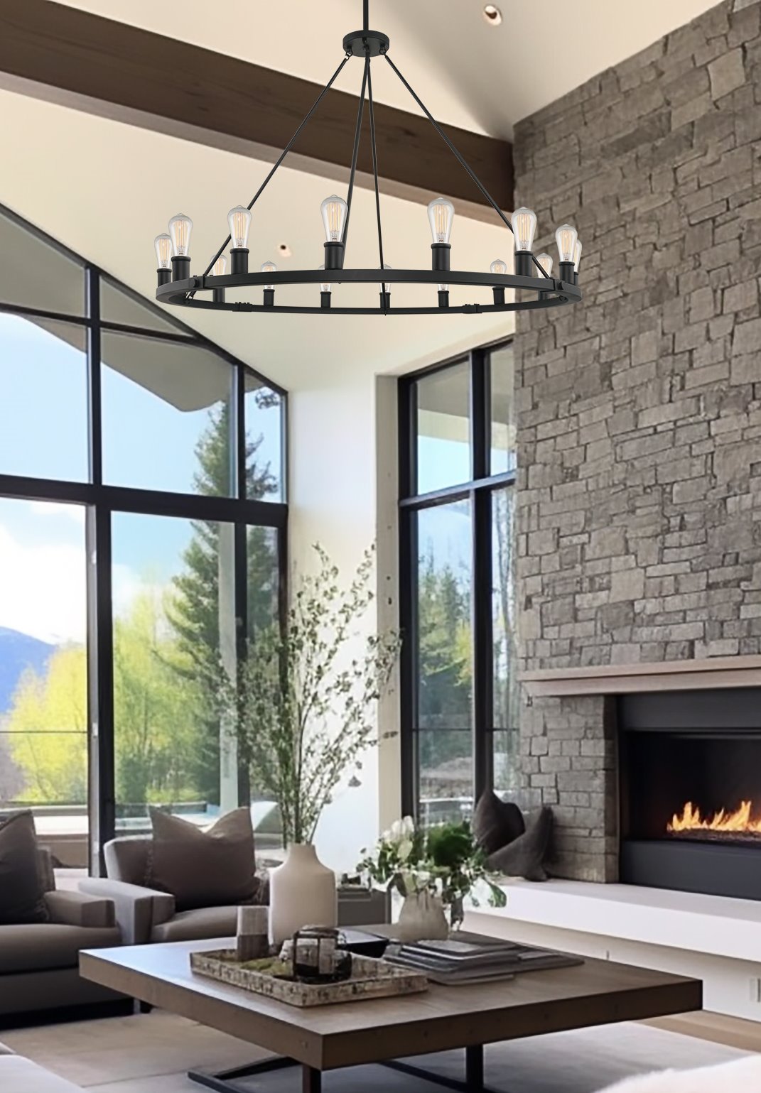 Lustre industriel rustique à 16 lumières Homestead 50 pour îlot de cuisine, en forme de roue de chariot.