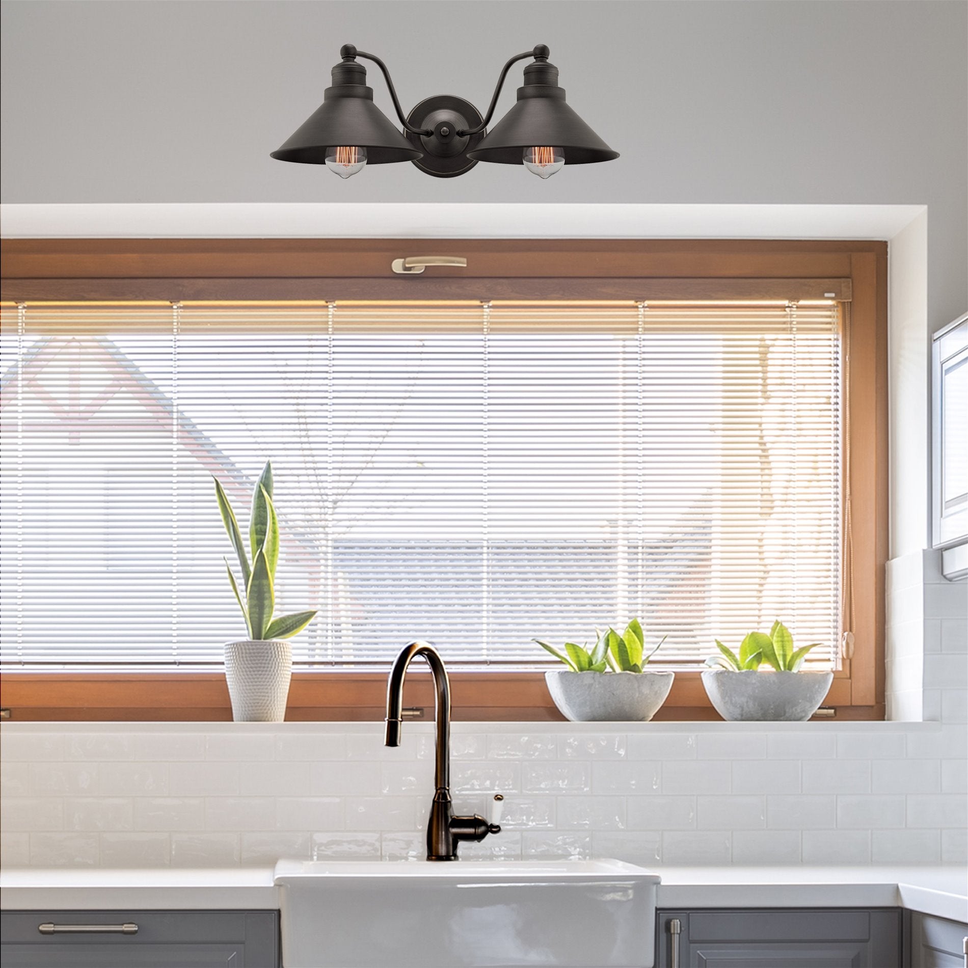 Applique murale de salle de bain Welton 19 à 2 lumières, style ferme moderne