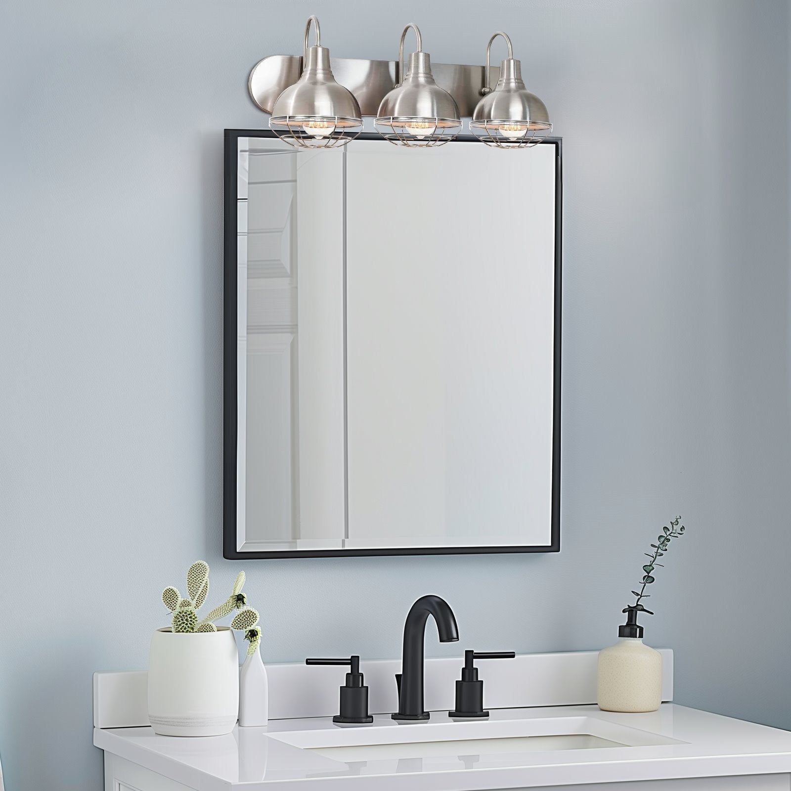 Applique murale Liberty 24 à 3 lumières, style industriel moderne, pour salle de bain.