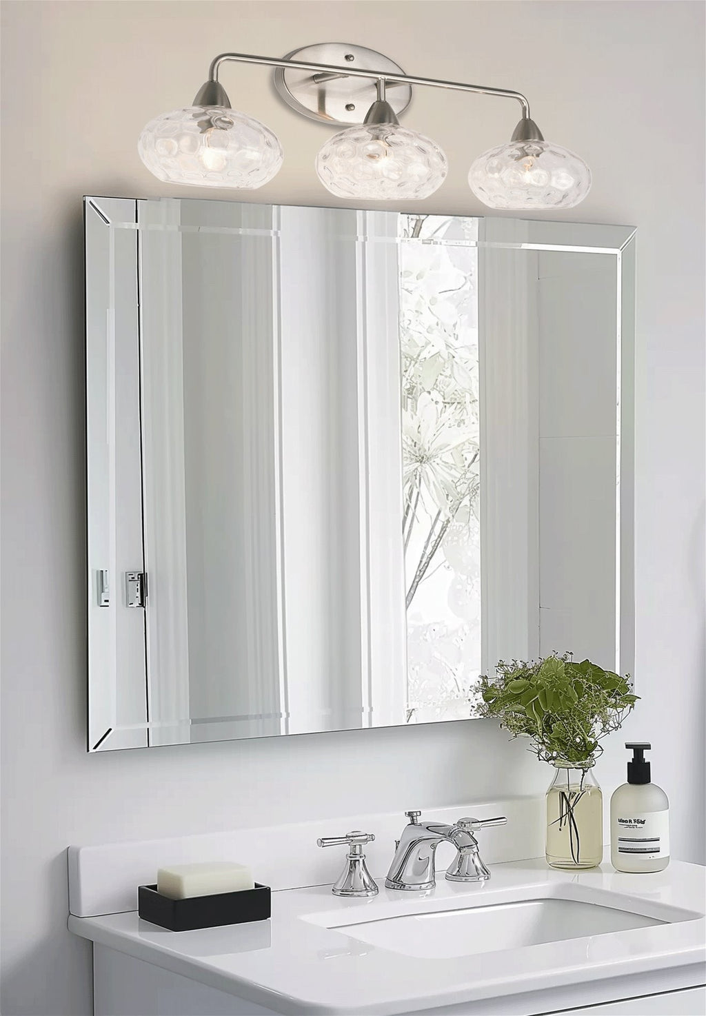Applique murale moderne Marina 26 à 3 lumières pour salle de bain