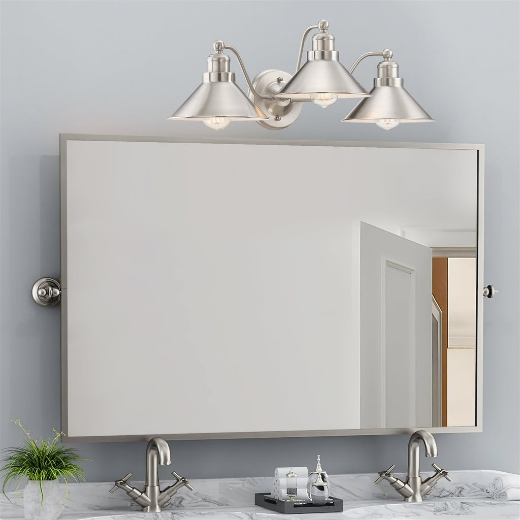 Applique murale Welton 26 à 3 lumières, style ferme moderne, pour salle de bain.