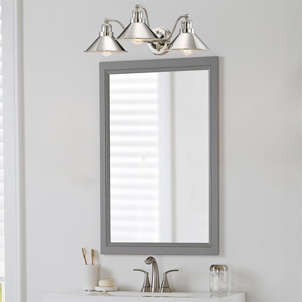 Applique murale Welton 26 à 3 lumières, style ferme moderne, pour salle de bain.