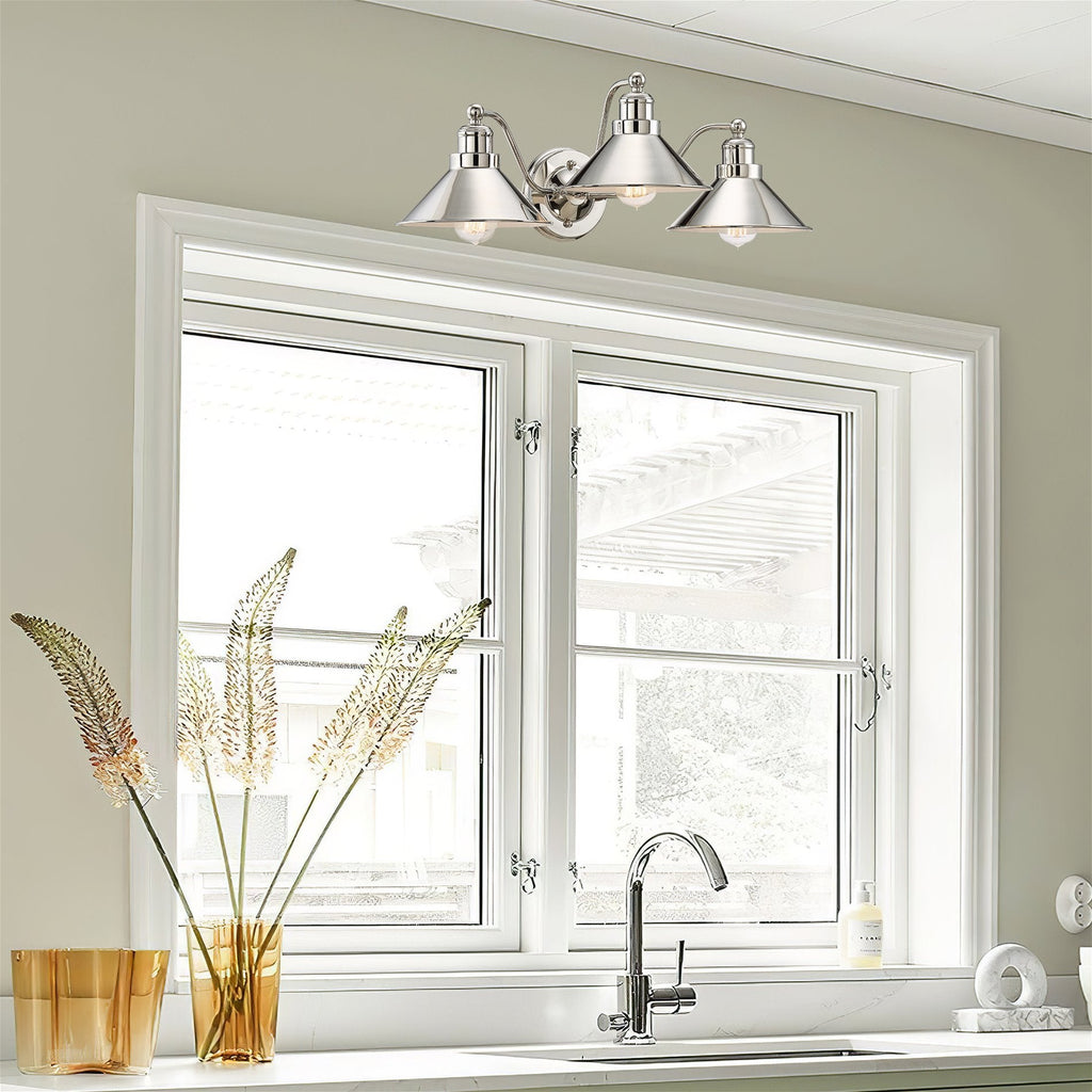 Applique murale Welton 26 à 3 lumières, style ferme moderne, pour salle de bain.