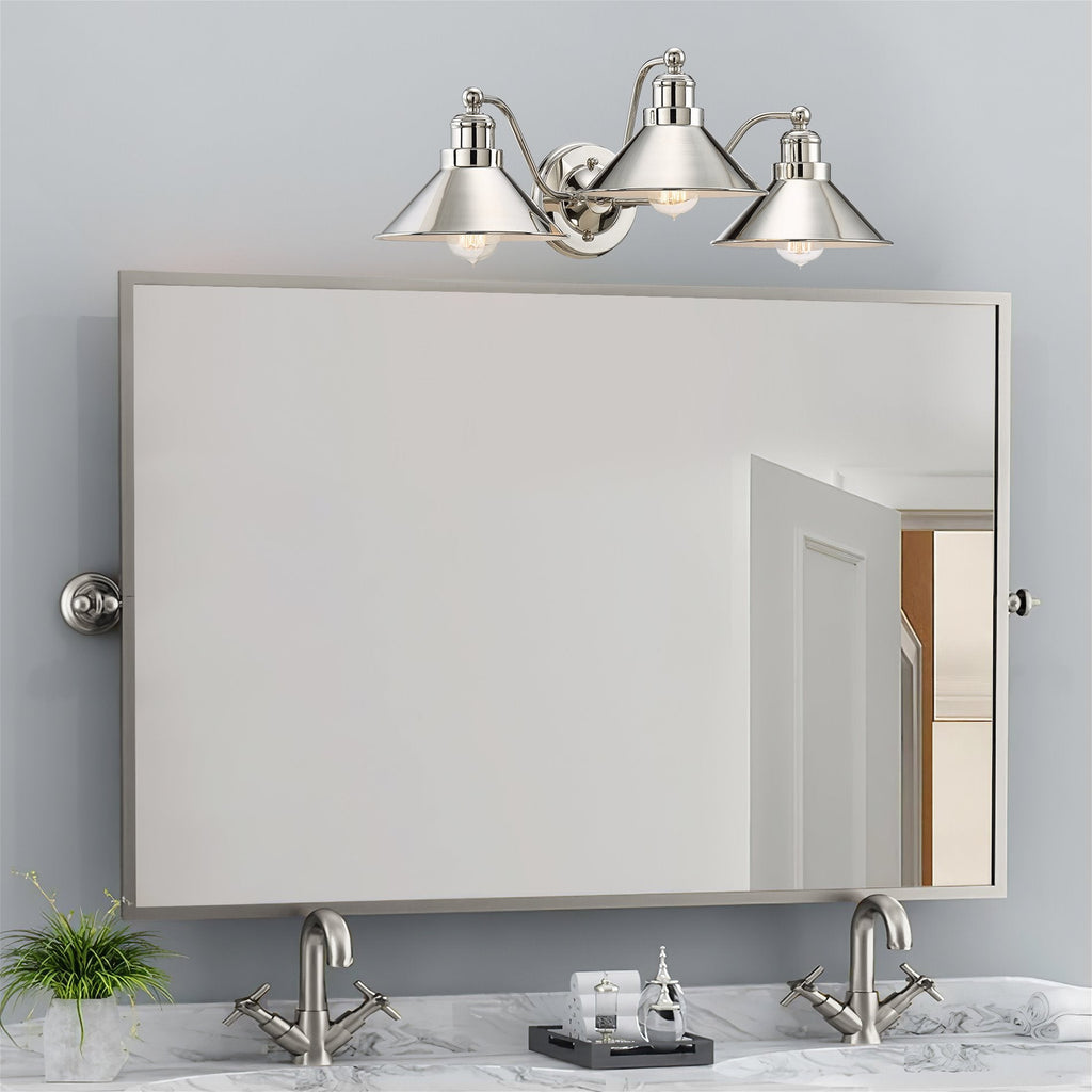Applique murale Welton 26 à 3 lumières, style ferme moderne, pour salle de bain.