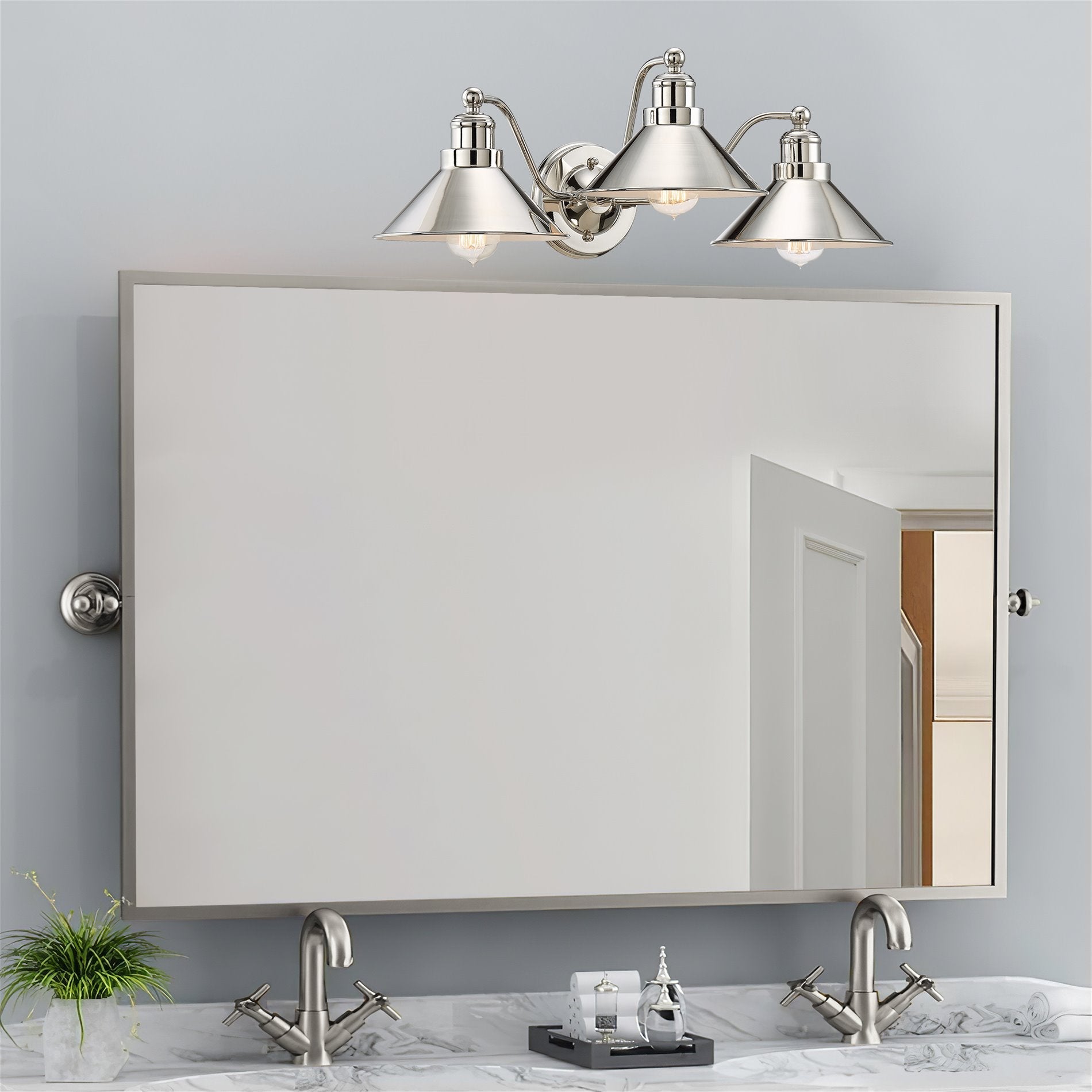 Applique murale Welton 26 à 3 lumières, style ferme moderne, pour salle de bain.