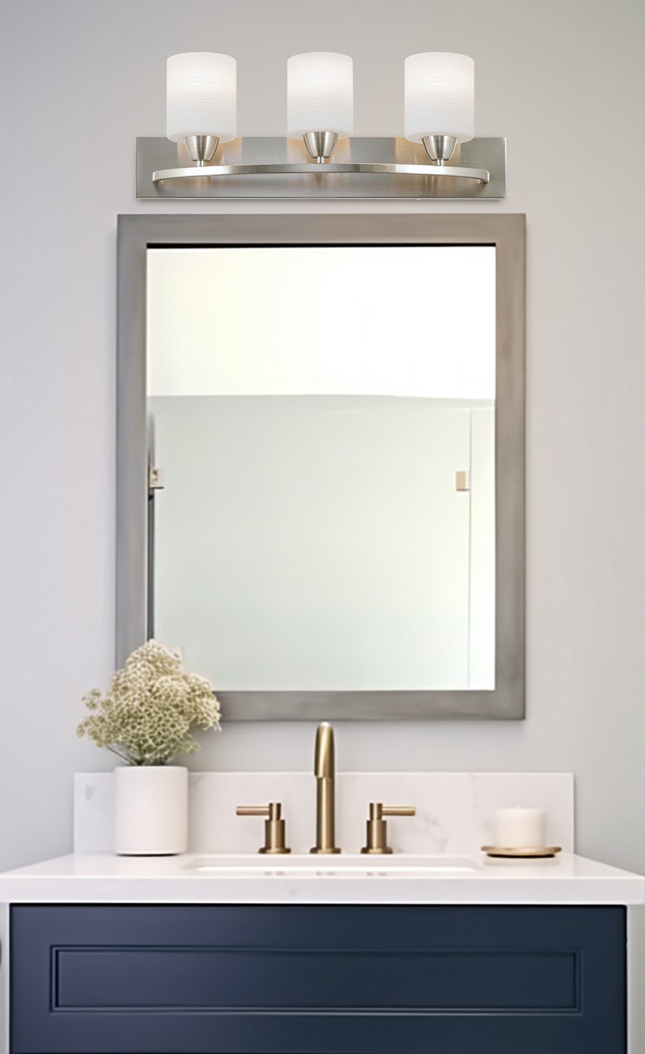 Applique murale moderne Claremont 24 à 3 lumières pour meuble-lavabo/salle de bain