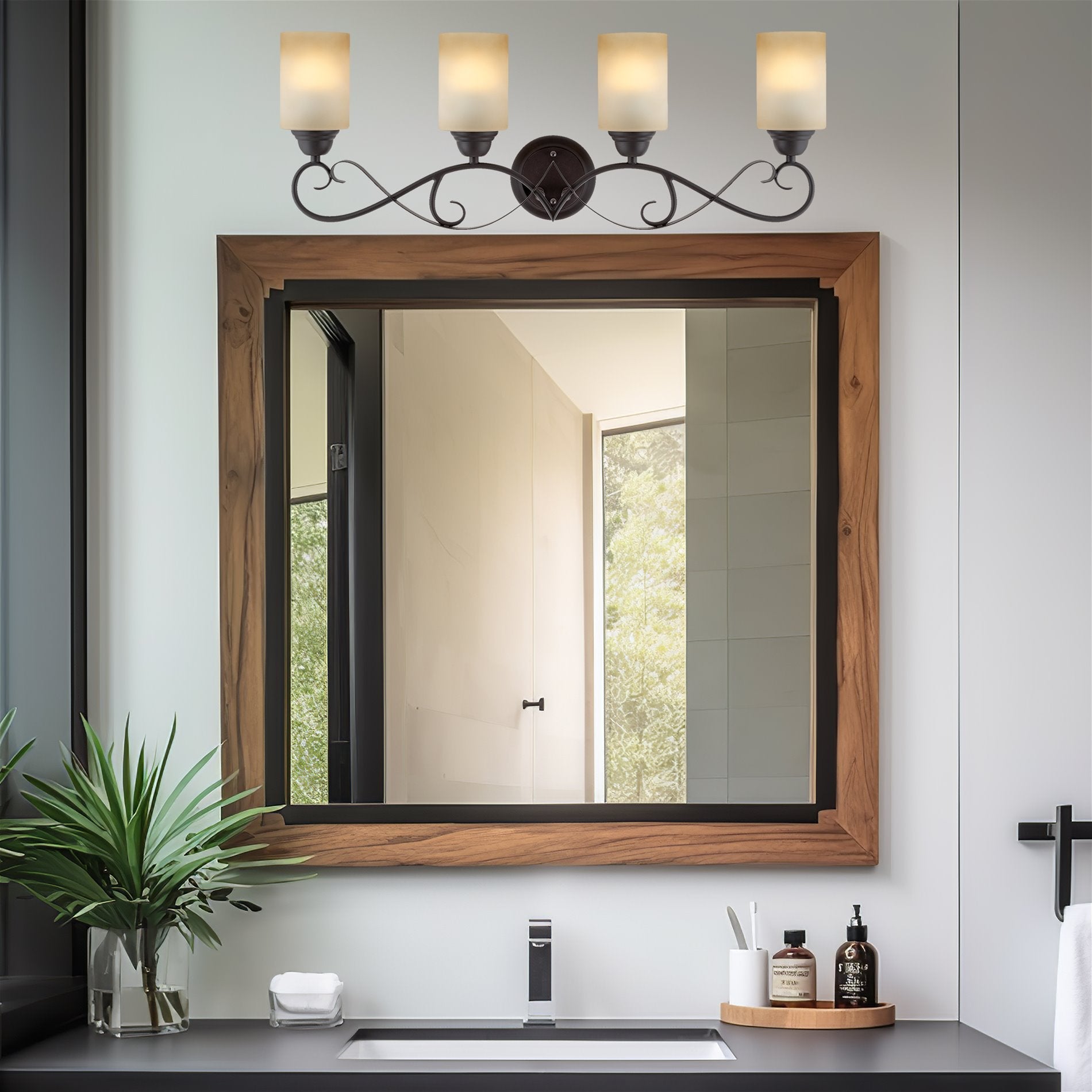 Applique murale traditionnelle Villa 31 à 4 lumières pour salle de bain